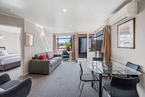 Chambres insonorisées, fer et planche à repasser, Wi-Fi gratuit, réveils