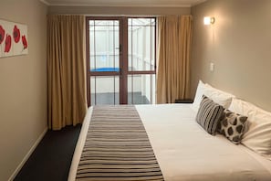 Chambres insonorisées, fer et planche à repasser, Wi-Fi gratuit, réveils