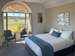 Sistema de insonorización, tabla de planchar con plancha y wifi gratis 