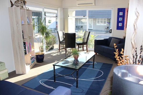 Lobby-Lounge