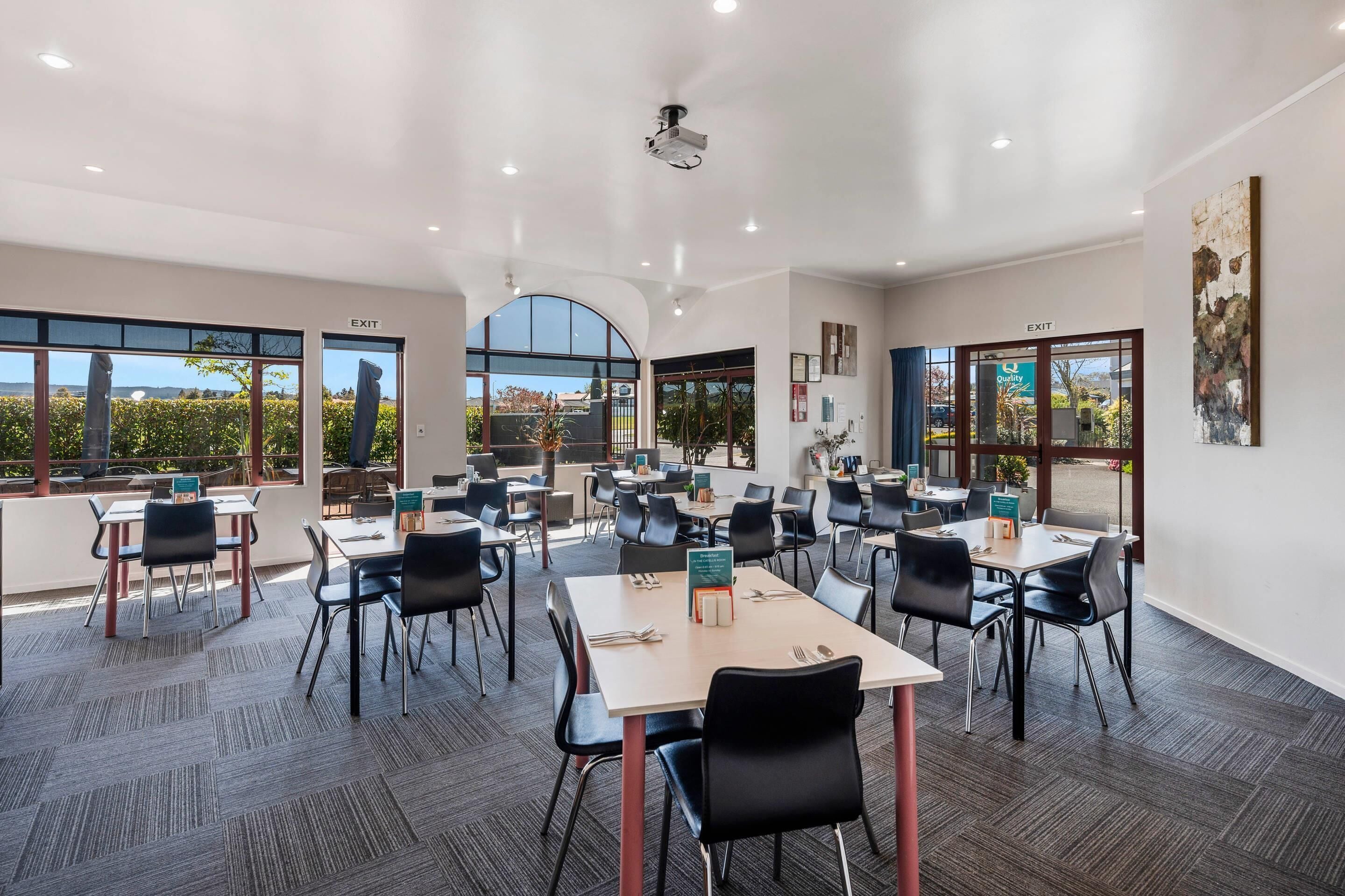 Desayuno buffet diario (NZD 22 por persona)