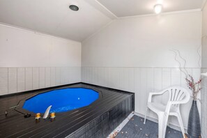 Habitación, 2 habitaciones (with Spa) | Insonorización, tabla de planchar con plancha y wifi gratis 