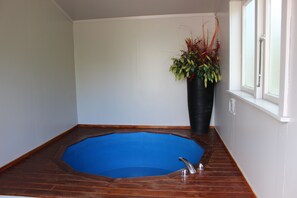 Two Bedroom with Spa Pool | Private spa tub