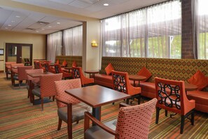 Free daily buffet breakfast  - Hampton Inn Frederick (Frederick)