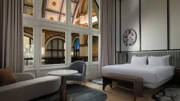 Deluxe Room, 1 King Bed, Non Smoking | 1 bedroom, premium bedding, down comforters, pillowtop beds