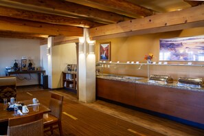 Frokostbuffé hver dag (mot et tillegg)