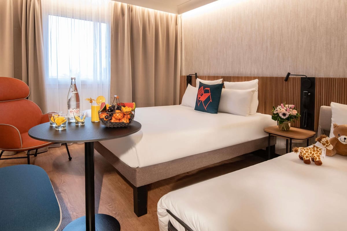 Superior kamer, 1 tweepersoonsbed met slaapbank | Luxe beddengoed, een kluis op de kamer, individueel gedecoreerd
