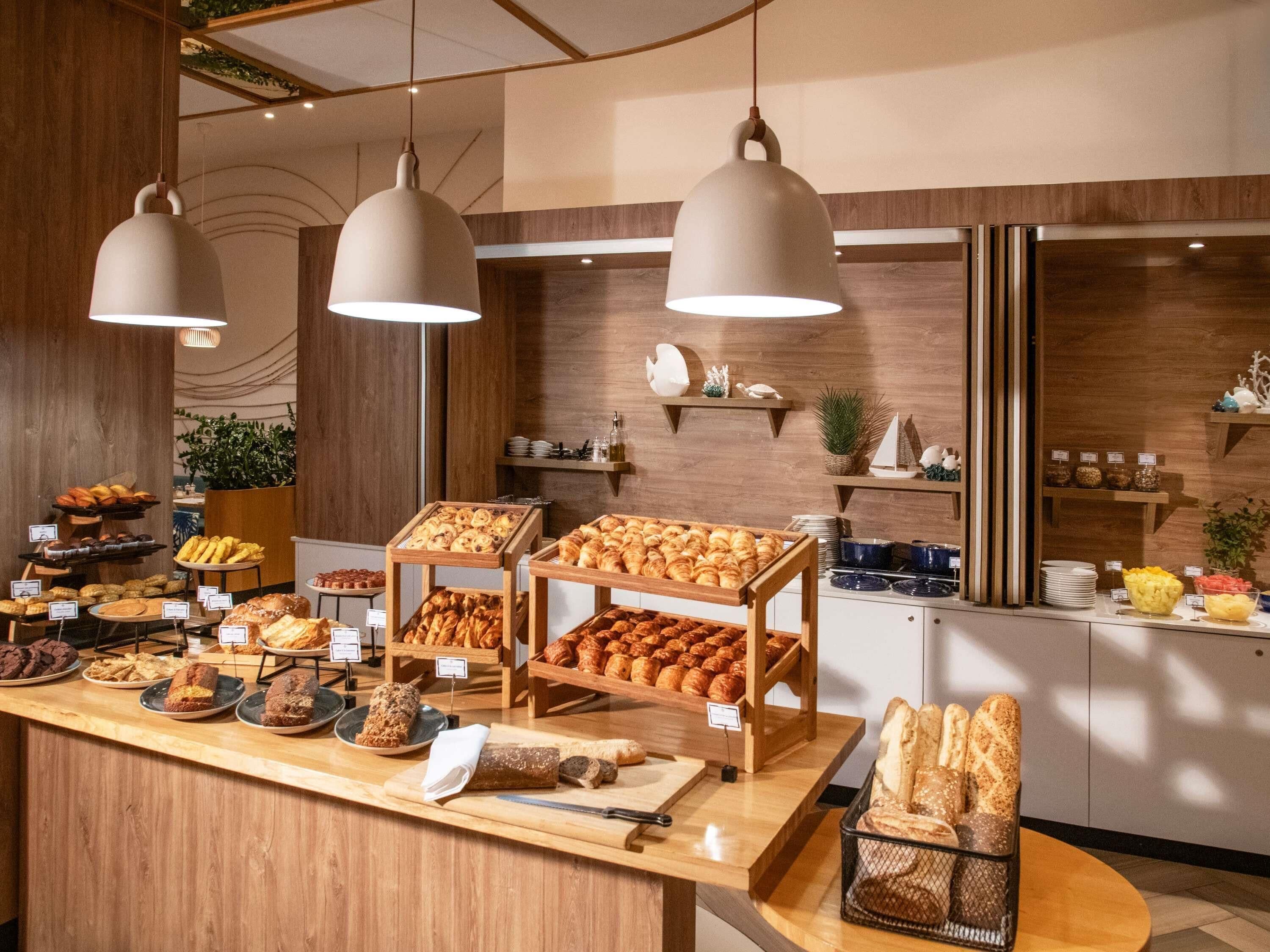 每日供应自助式早餐（每人 EUR 20）