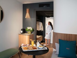 Executive Room, 1 Double Bed (1 Double Bed) | Premium bedding, in-room safe, individually decorated - Novotel Nice Arenas Aeroport (Nice)