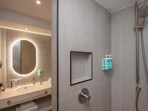 Premium bedding, in-room safe, individually decorated - Novotel Nice Arenas Aeroport (Nice)