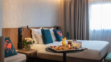 Bộ đồ giường cao cấp, két bảo mật tại phòng, trang trí khác biệt