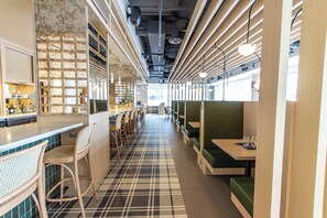 Breakfast, lunch and dinner served - Delta Hotels by Marriott Ottawa City Centre (Ottawa)