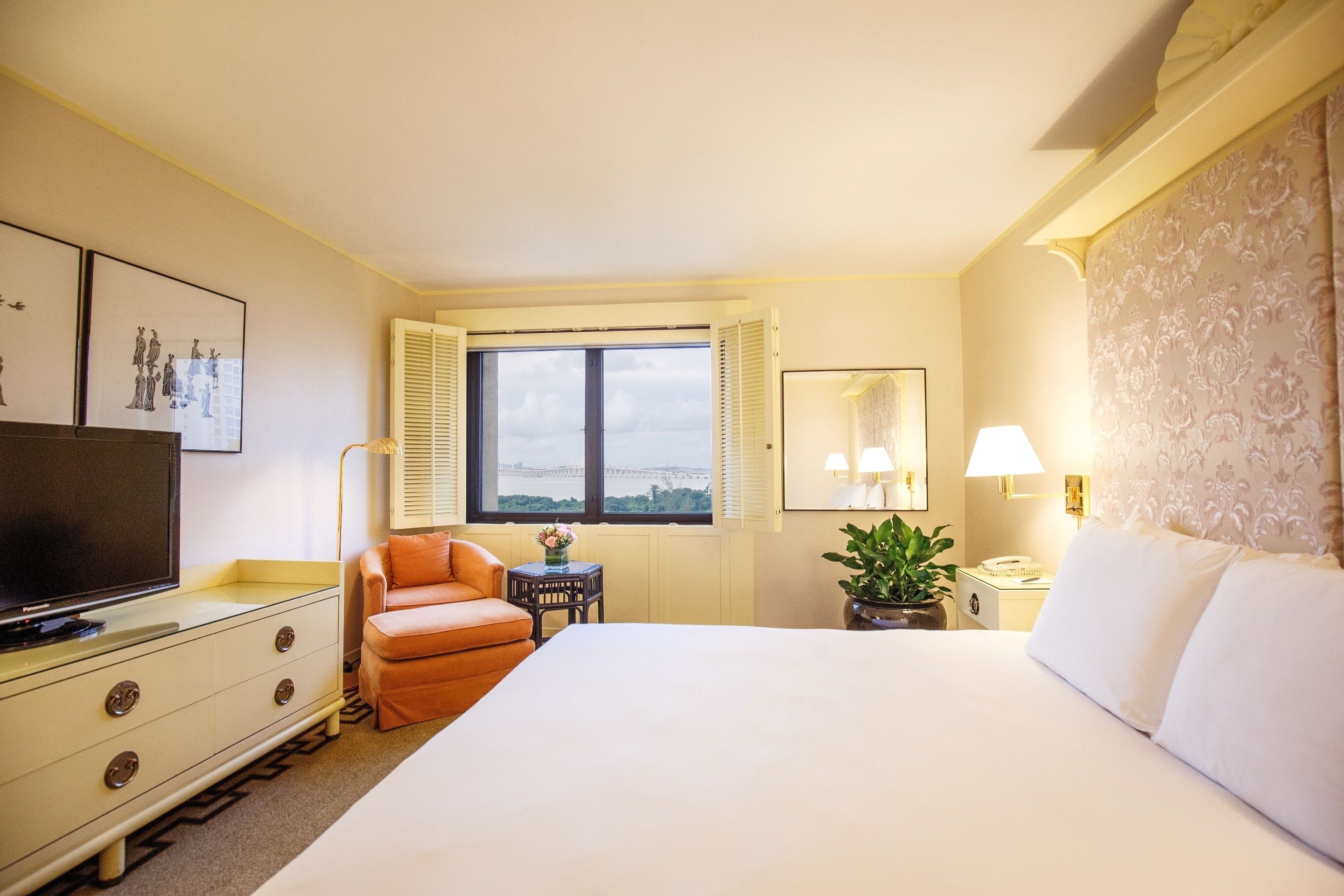 Suíte luxo (With Breakfast) | Frigobar, cofres nos quartos, escrivaninha