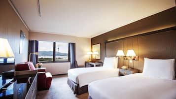 Minibar, in-room safe, desk, iron/ironing board