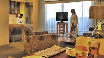 Down duvets, in-room safe, desk, blackout curtains