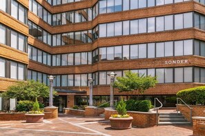 Exterior - Georgetown Suites Courtyard (Washington)