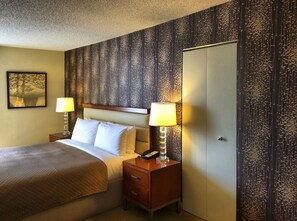Down duvets, in-room safe, desk, blackout curtains