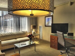Suite, 1 Bedroom (1 King Bed) | Living area