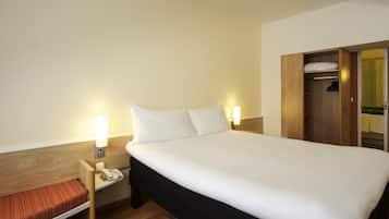 Room, 1 Double Bed | In-room safe, desk, laptop workspace, blackout drapes