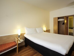 Room, 1 Double Bed | In-room safe, desk, laptop workspace, blackout drapes