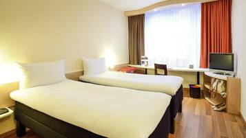 Caja de seguridad en la habitación y escritorio