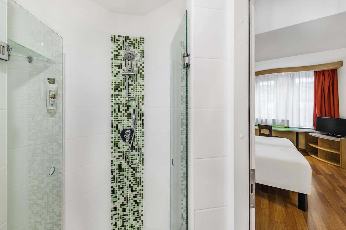 Coffres-forts dans les chambres, bureau