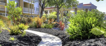 Best Western Plus Garden Court Inn