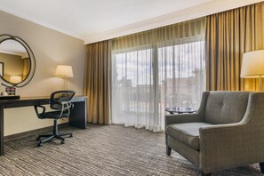 Premium bedding, in-room safe, desk, laptop workspace