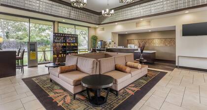 Best Western Plus Garden Court Inn