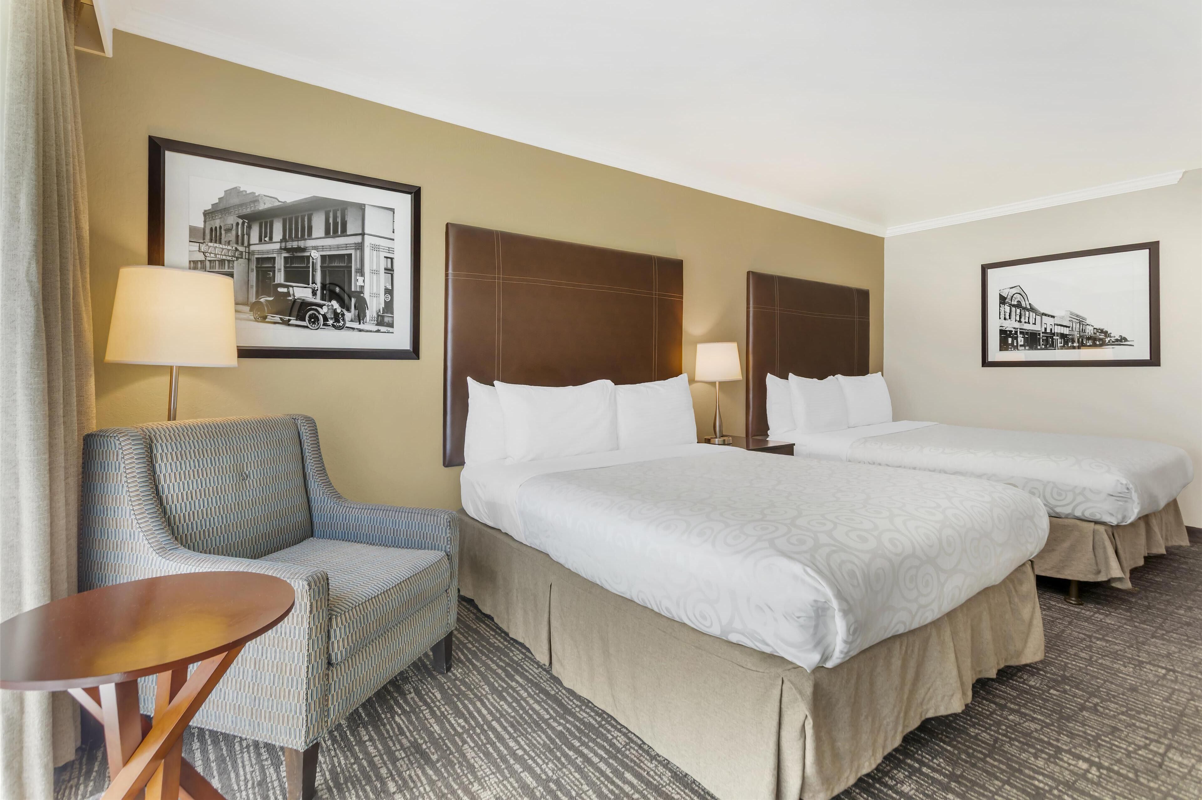 Hochwertige Bettwaren, Zimmersafe, Schreibtisch