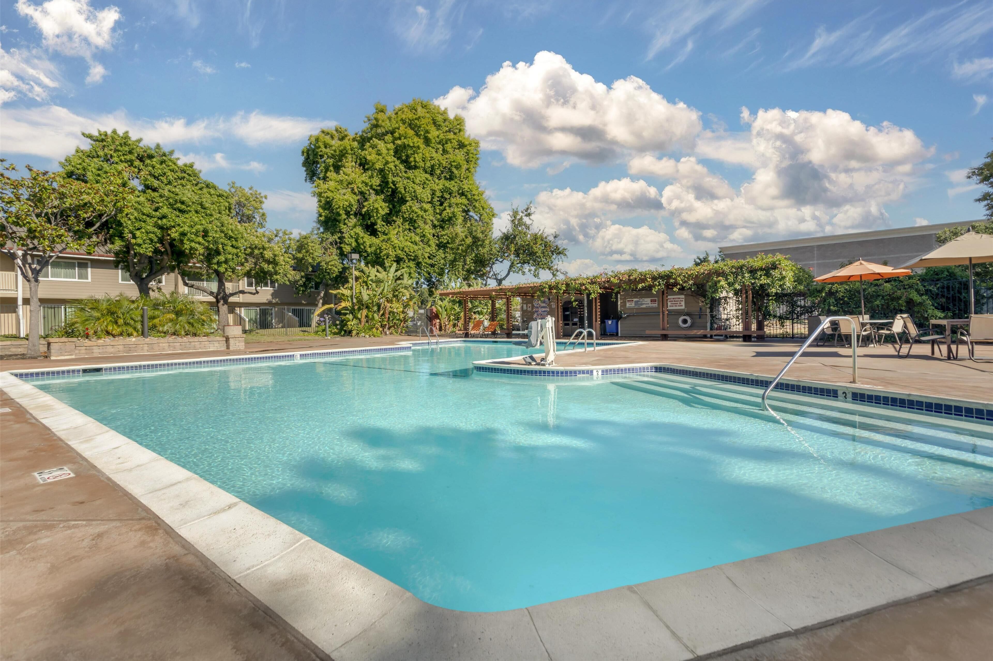 Outdoor pool, open 8 AM to 10 PM, pool loungers