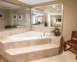 客房 | 加厚床垫、办公桌、笔记本电脑工作区、遮光窗帘