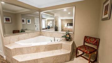 Deep soaking bathtub