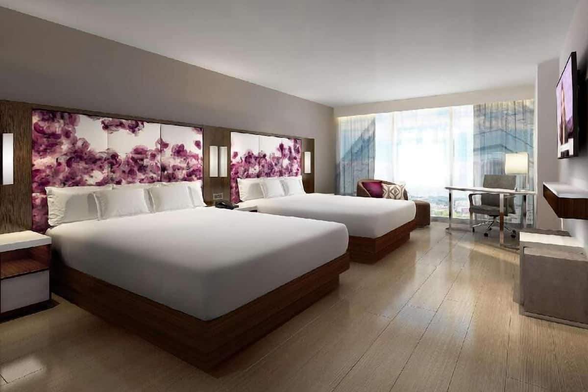 Premium bedding, in-room safe, desk, laptop workspace