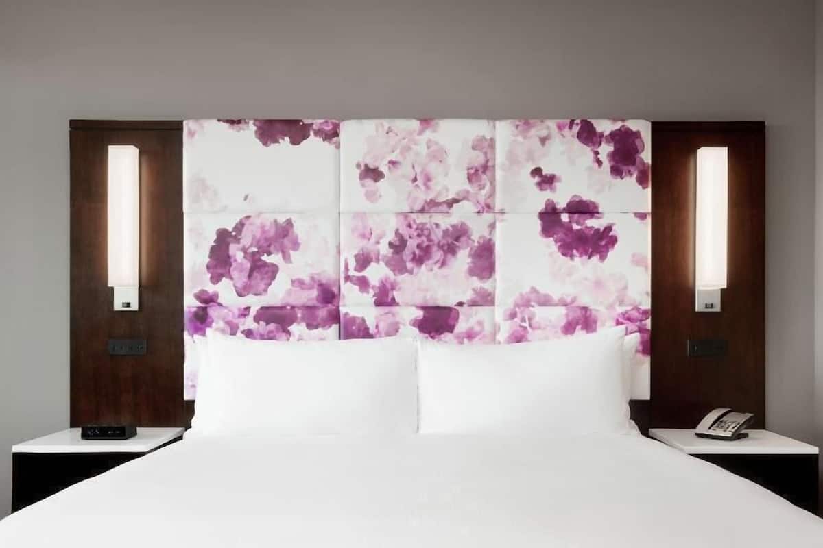 Premium bedding, in-room safe, desk, laptop workspace