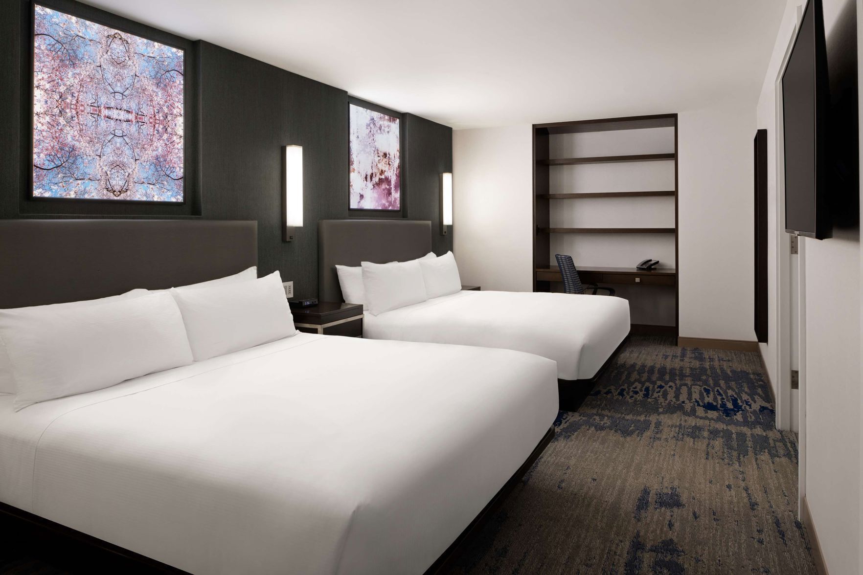 Biancheria da letto di alta qualità, cassaforte in camera, una scrivania