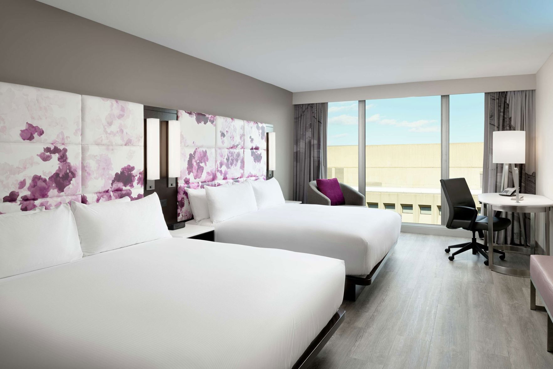 Biancheria da letto di alta qualità, cassaforte in camera, una scrivania