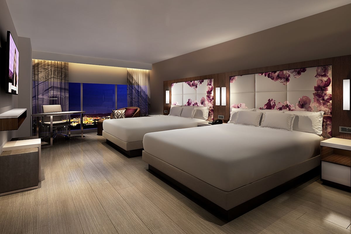 Premium bedding, in-room safe, desk, laptop workspace