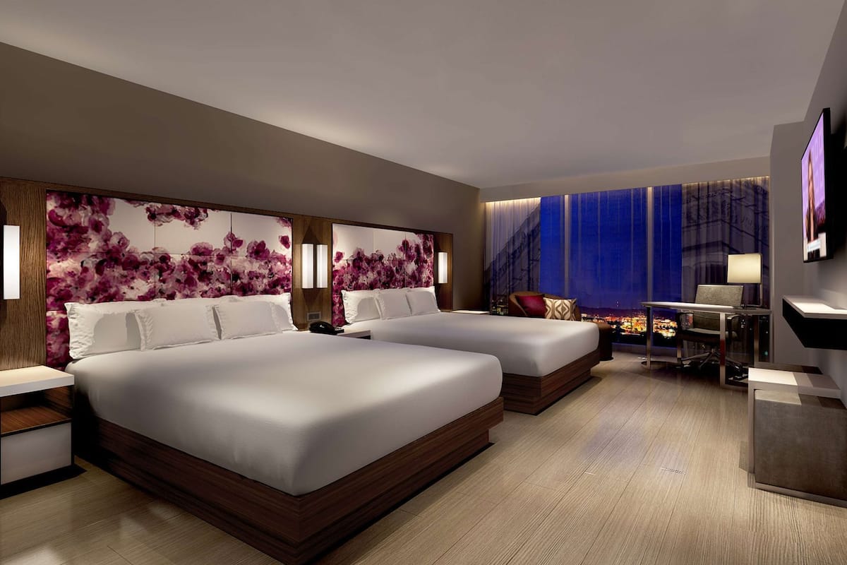 Premium bedding, in-room safe, desk, laptop workspace