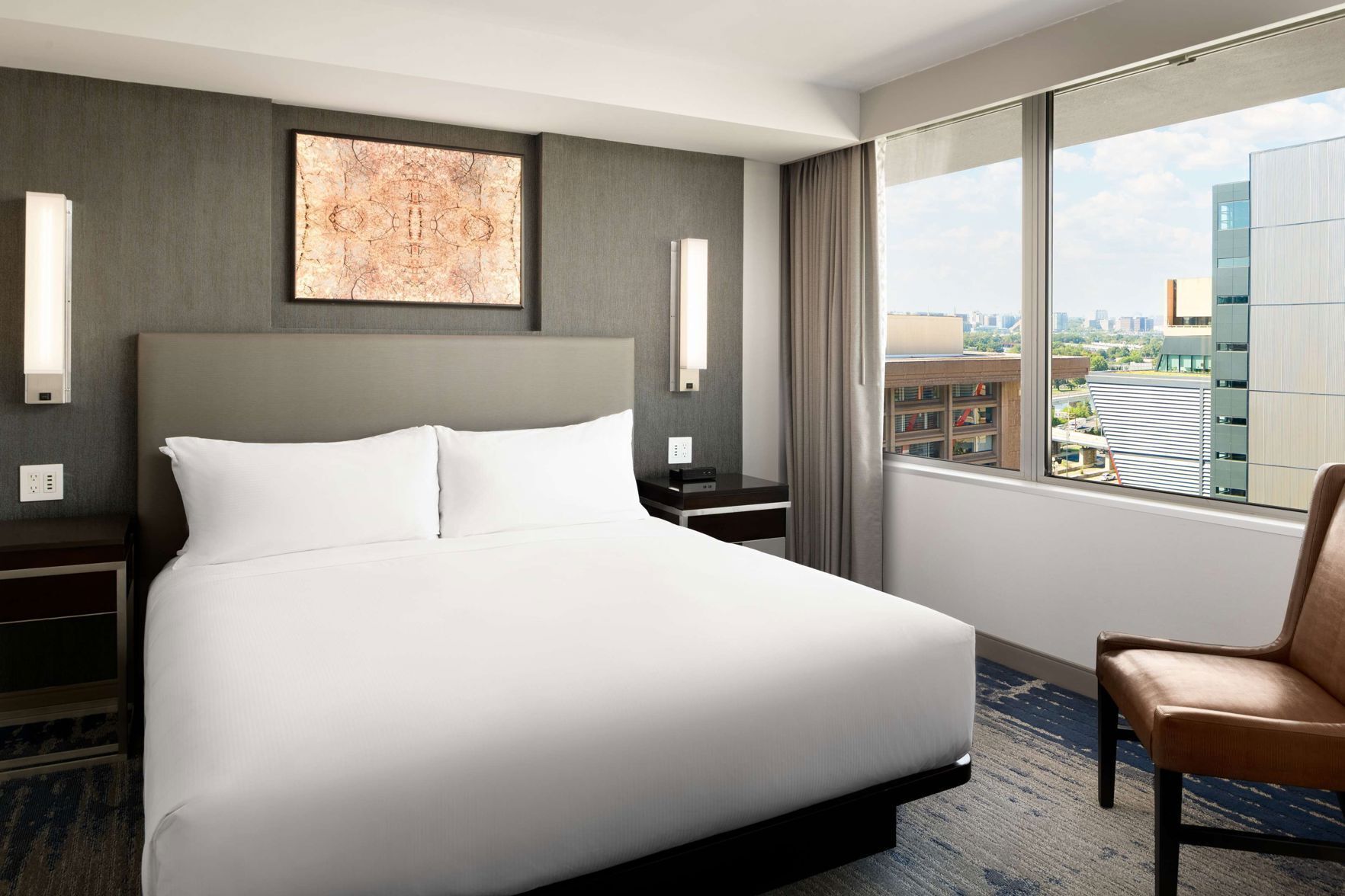 Biancheria da letto di alta qualità, cassaforte in camera, una scrivania