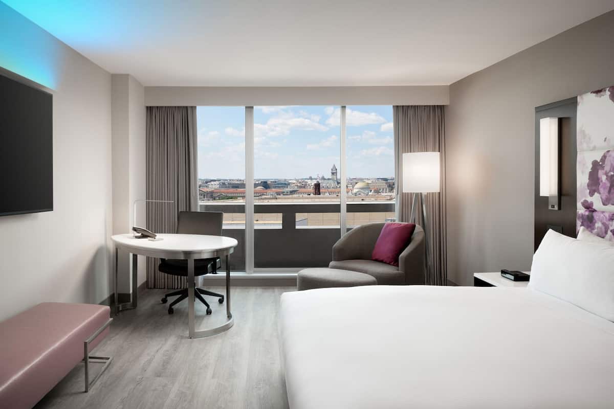 Premium bedding, in-room safe, desk, laptop workspace