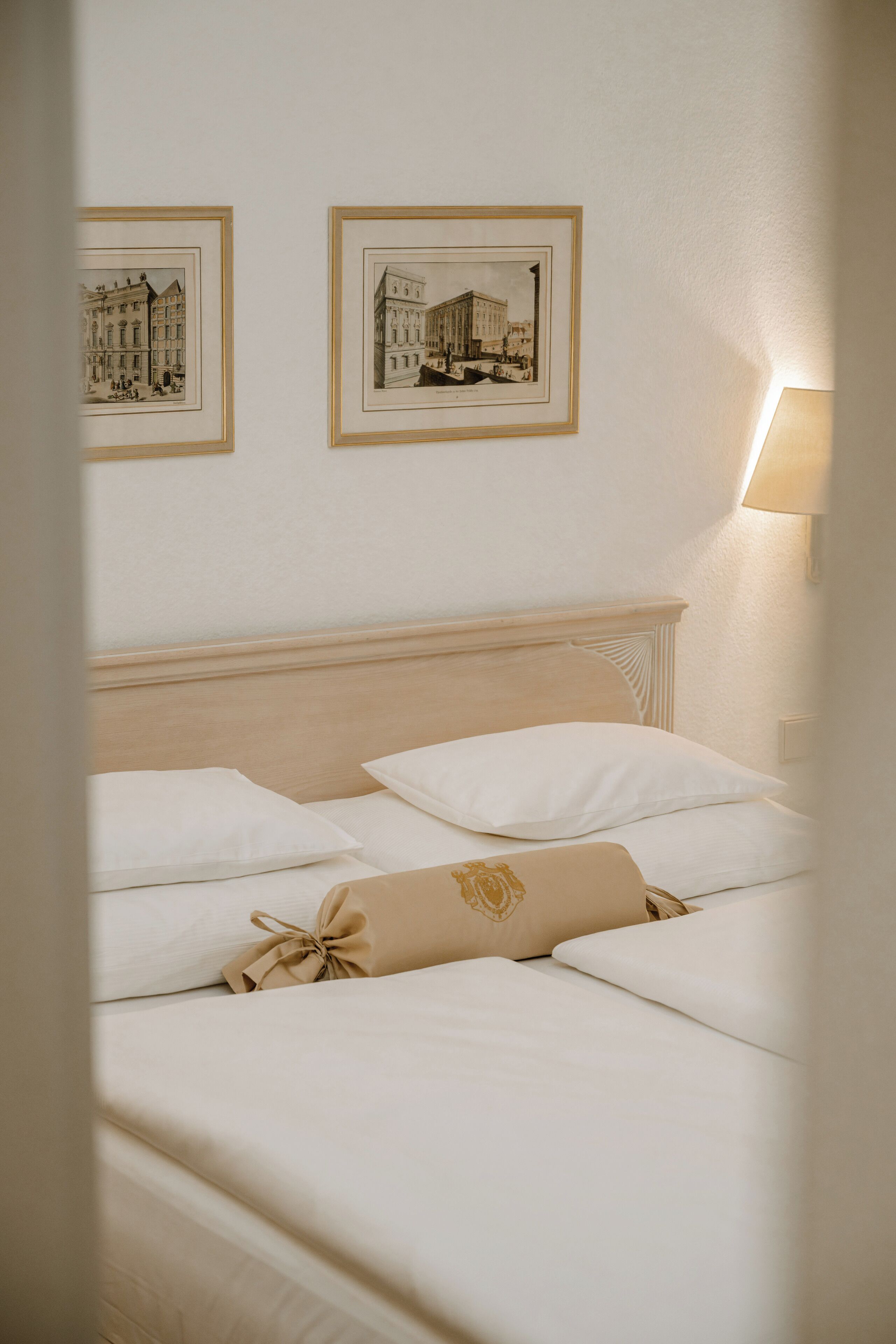 双人房, 庭院景观 | 迷你吧、客房内保险箱、办公桌、隔音