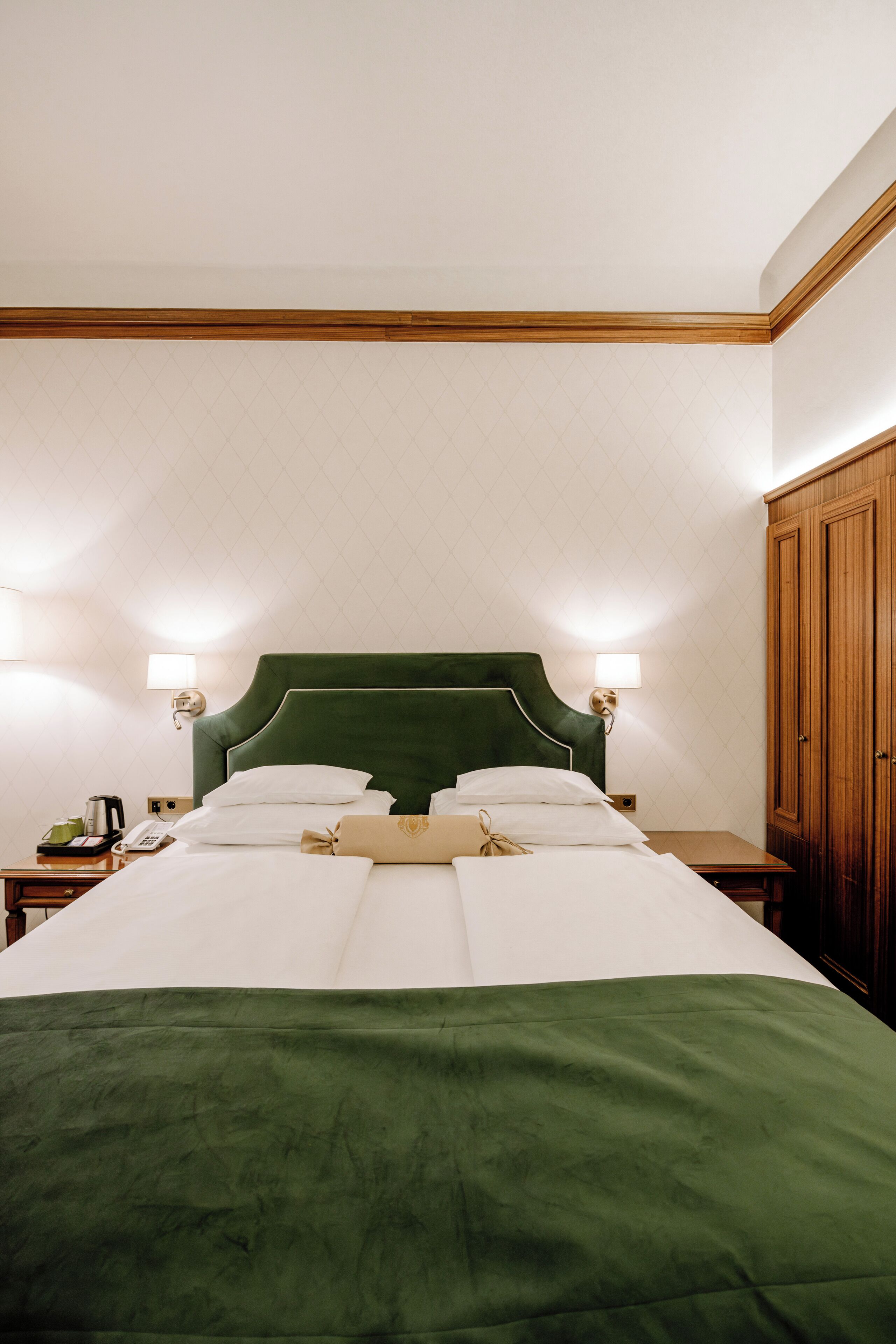 double room, courtyard view | minibar, in-room safe, desk, soundproofing