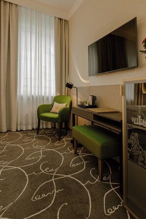 Quarto casal superior | Frigobar, cofres nos quartos, escrivaninha, quartos à prova de som