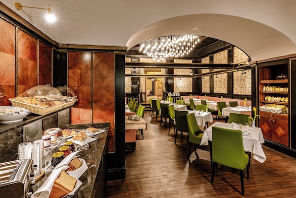 Free daily buffet breakfast