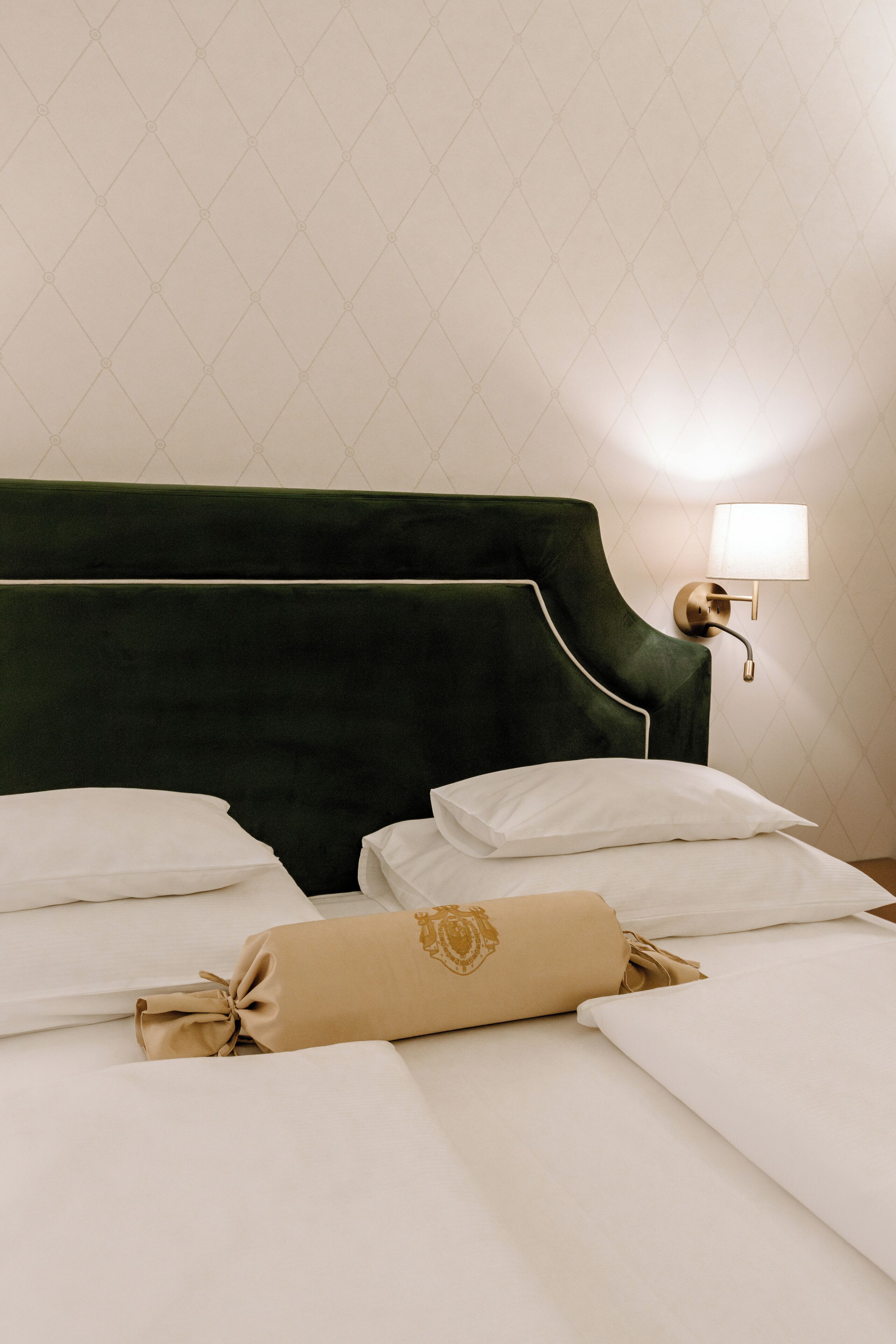 double room, courtyard view | minibar, in-room safe, desk, soundproofing