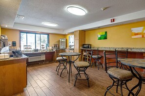 Free daily continental breakfast 