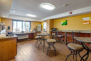 Free daily continental breakfast
