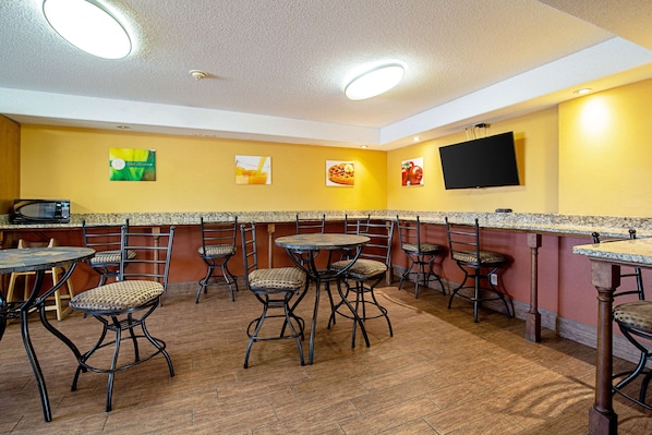 Free daily continental breakfast