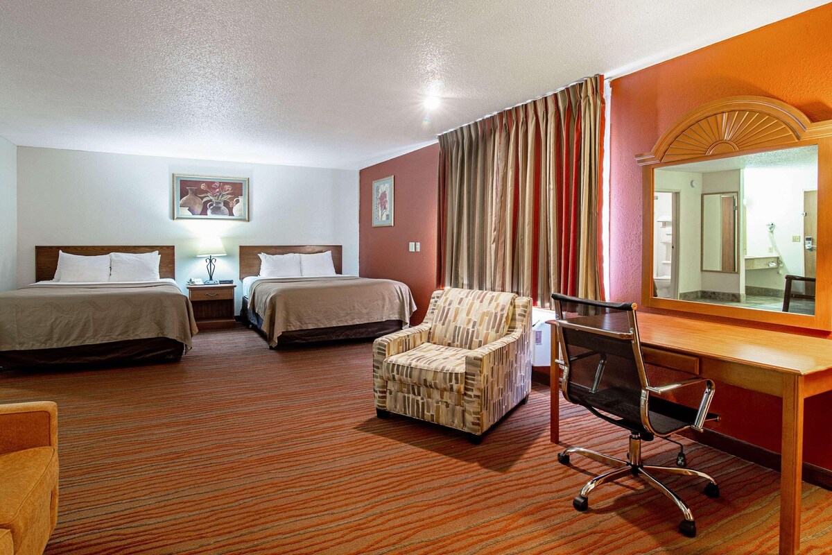 Iron/ironing board, WiFi (free), bed sheets